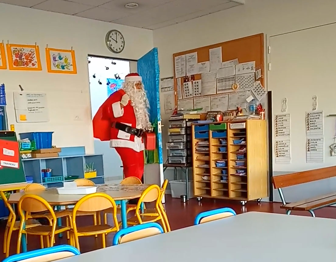 Père-Noël à l'école du Marais